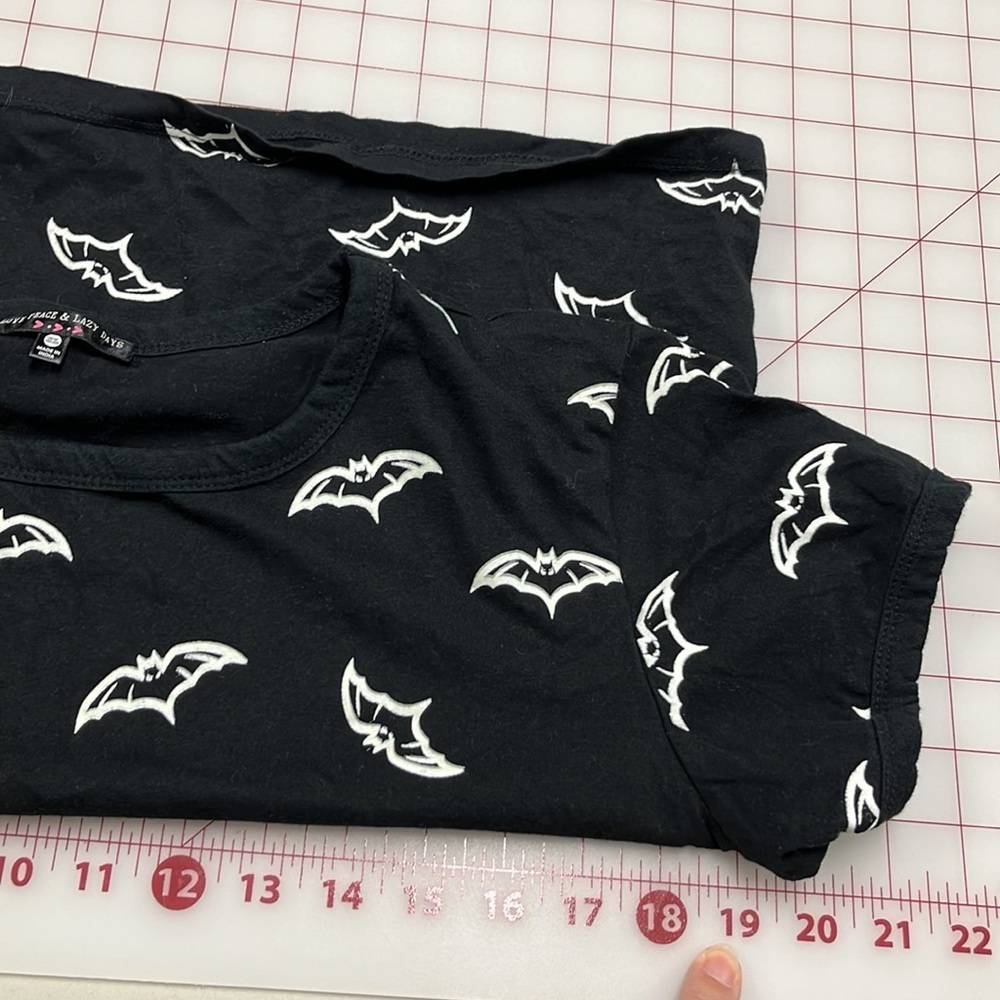 LOVE PEACE & LAZY DAYS Goth Grunge Bat Print B/W Cotton Crop Top Halloween SZ XL - Picture 11 of 12